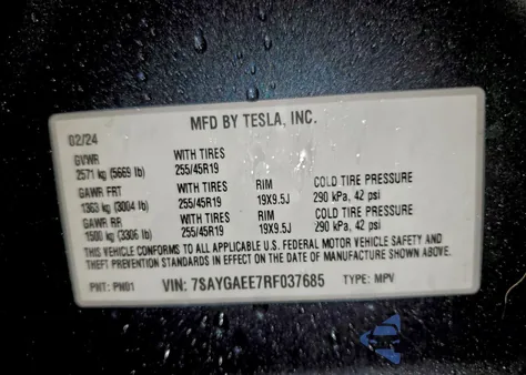 2024 Tesla Model Y из США, поврежденный, VIN 7SAYGAEE7RF037685
